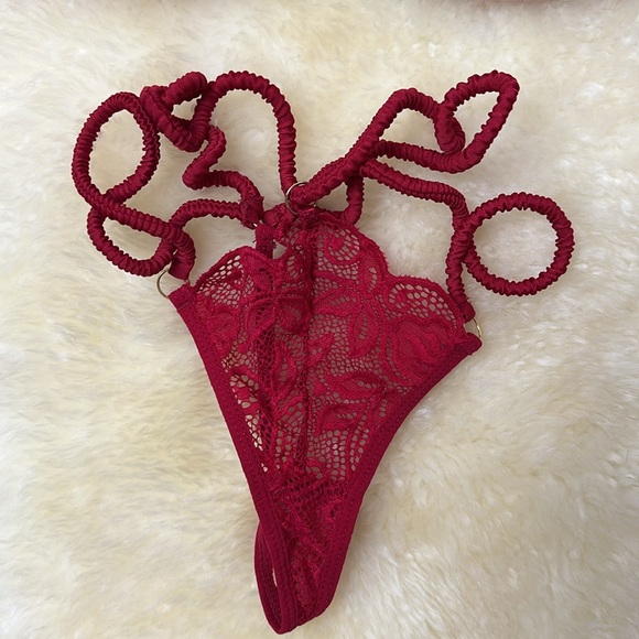 ❤️ Oh La La Cheri Elaina Lace and Strap Shelf Bra Set - Picture 7 of 14